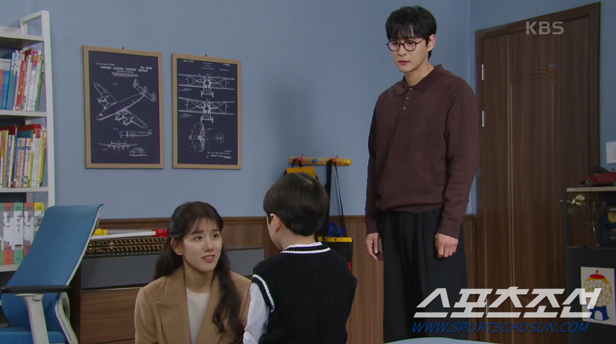 [SC리뷰]'우당탕탕 패밀리' 이효나♥강다빈, 집앞에서 키스하다 김선경에…
