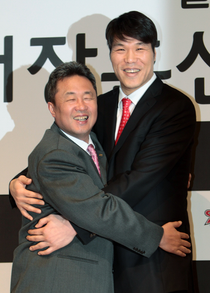 '통산 1만1000득점' 돌파한 라건아, 서장훈도 뛰어넘을까…현역 연장 …