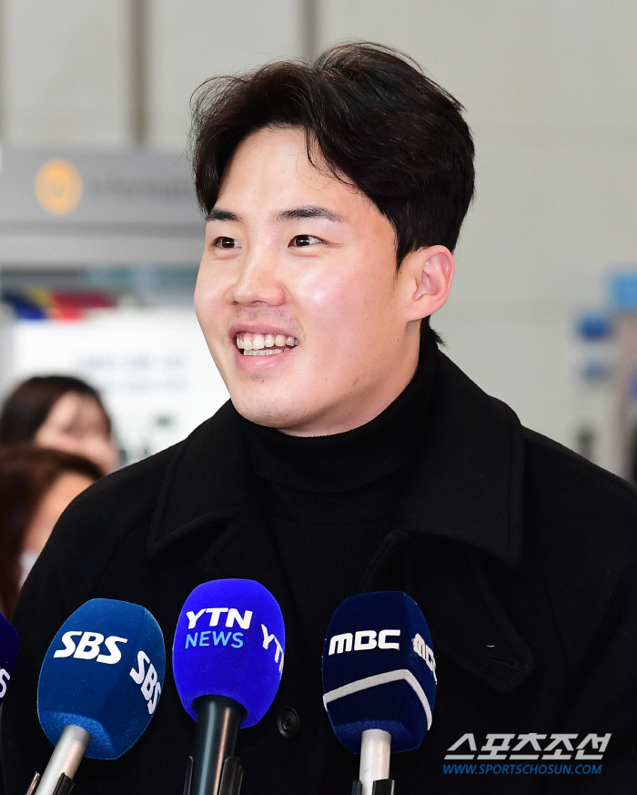 '묵언수행' 끝난 50억 FA는 솔직했다 . 옵션 24억에 "확실한 동기…