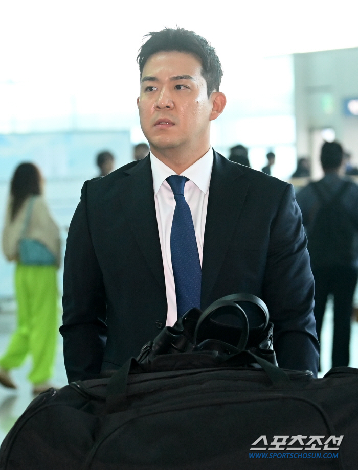 '14년만의 금의환향' 김민성 "롯데에 우승 기운 전하고파…사직 함성 생…