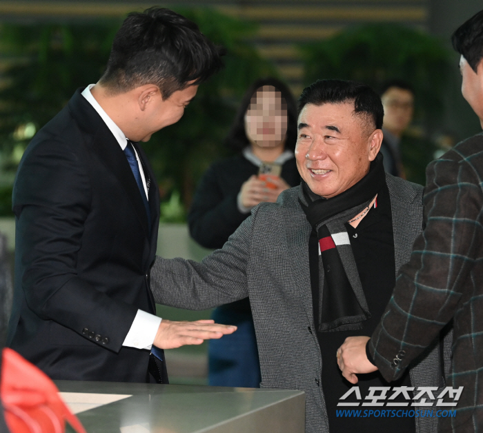 '14년만의 금의환향' 김민성 "롯데에 우승 기운 전하고파…사직 함성 생…