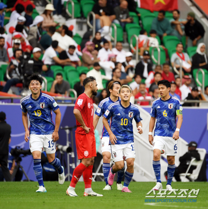 [카타르 전반리뷰] '황희찬 닮은' 도안 골! 일본, 전반 바레인 압도 …