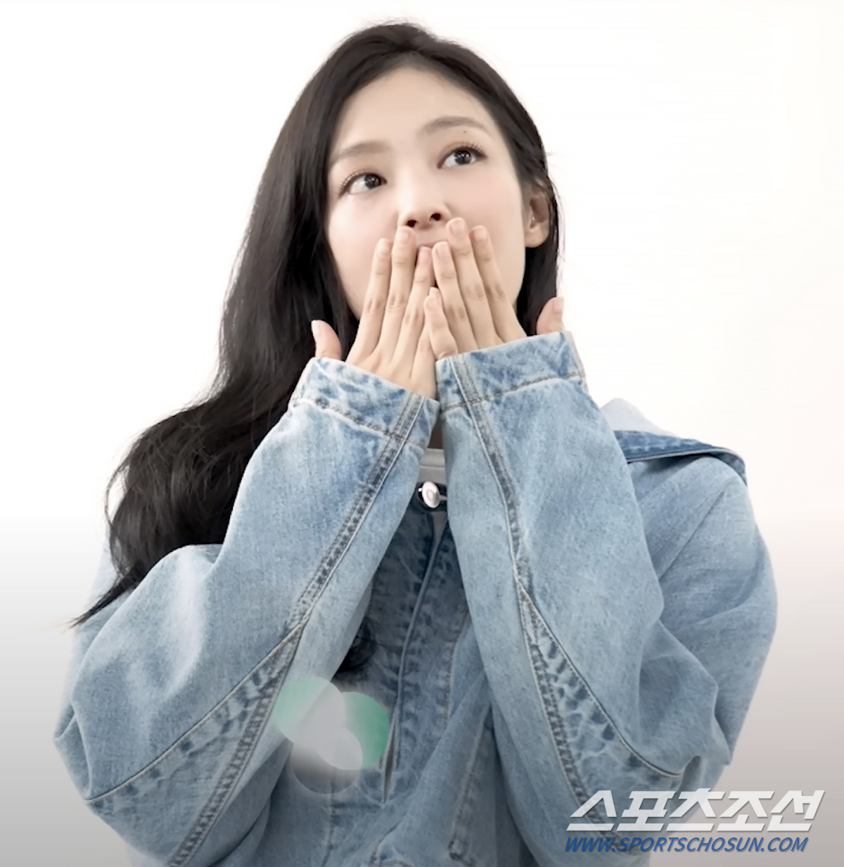 같은 옷 입은 제니와 이지아, 17년 나이 차 초월한 우정과 미모