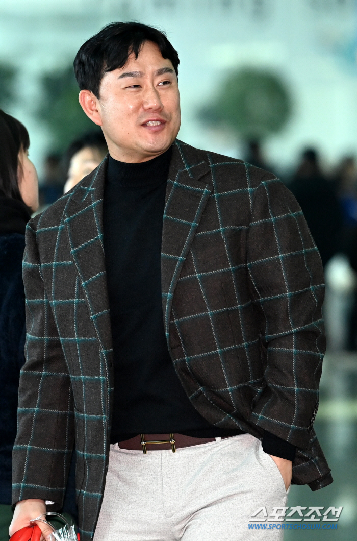 '우승→은퇴 걱정→이적' 36세 리더, "3년내 도전" 공약에 웃은 이유…