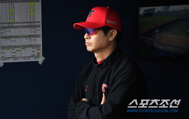 롯데처럼 여론이 감독 만들까? 밖에서 시끄러운 KIA 감독 후보, 현실 …