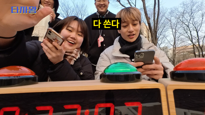 길바닥서 스마트폰 타자 배틀? 신개념 콘텐츠 '타자왕' 탄생