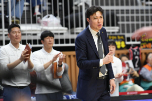 [현장인터뷰] '공동 3위' 송영진 KT 감독 