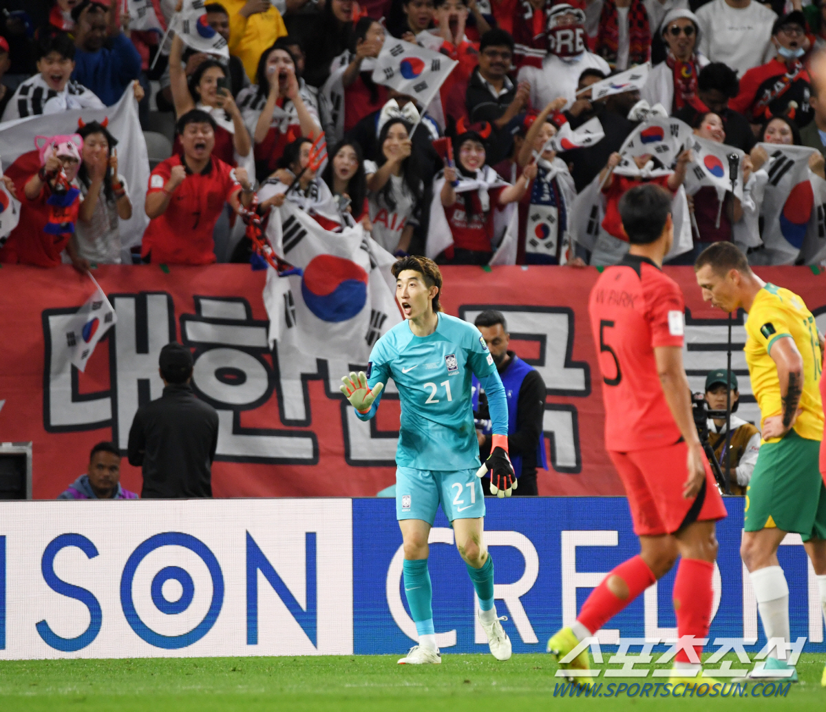 아깝다! 어깨 옵사, 아쉽다! 선제실점…슈팅 0개 韓, 호주전 전반 0-…