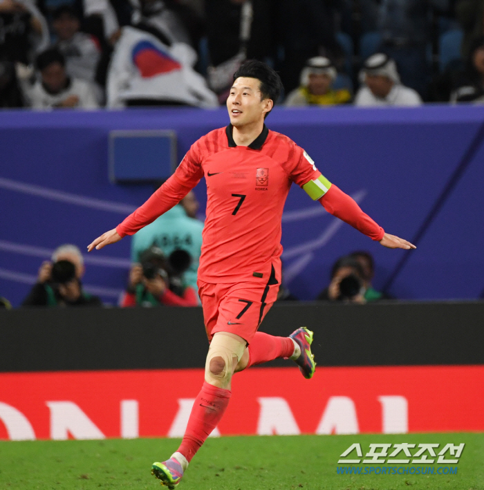 [카타르 현장리뷰]'손흥민,복수의 결승골 작렬!' 한국, 호주에 2-1 …