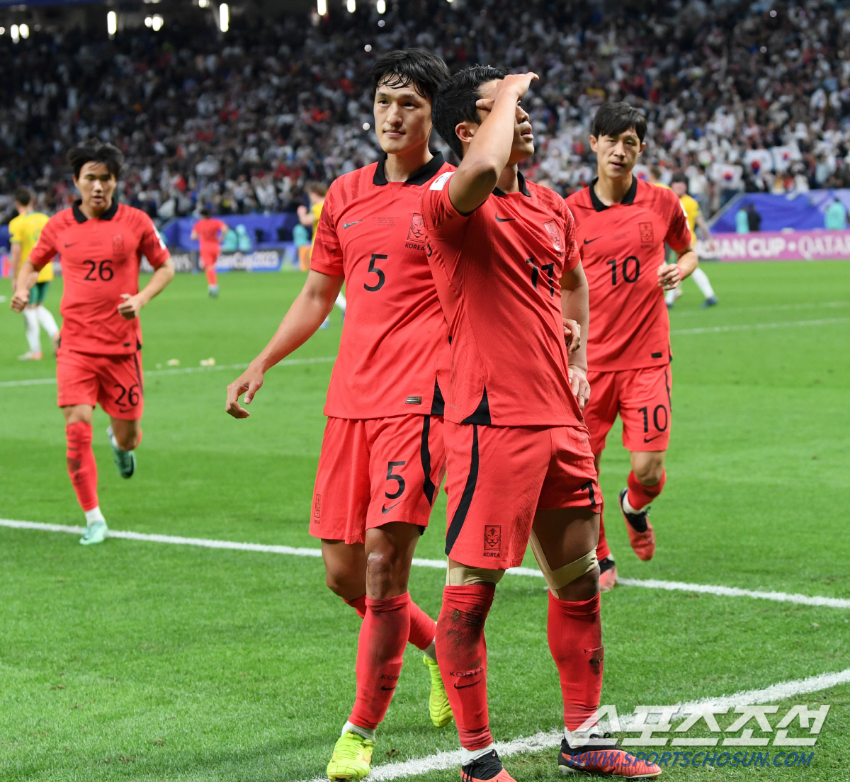[카타르 현장리뷰]'손흥민,복수의 결승골 작렬!' 한국, 호주에 2-1 …
