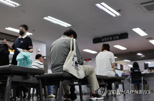 열심히 일해도 가난한 현실…"빈곤에 대한 멸시와 조롱은 만연"