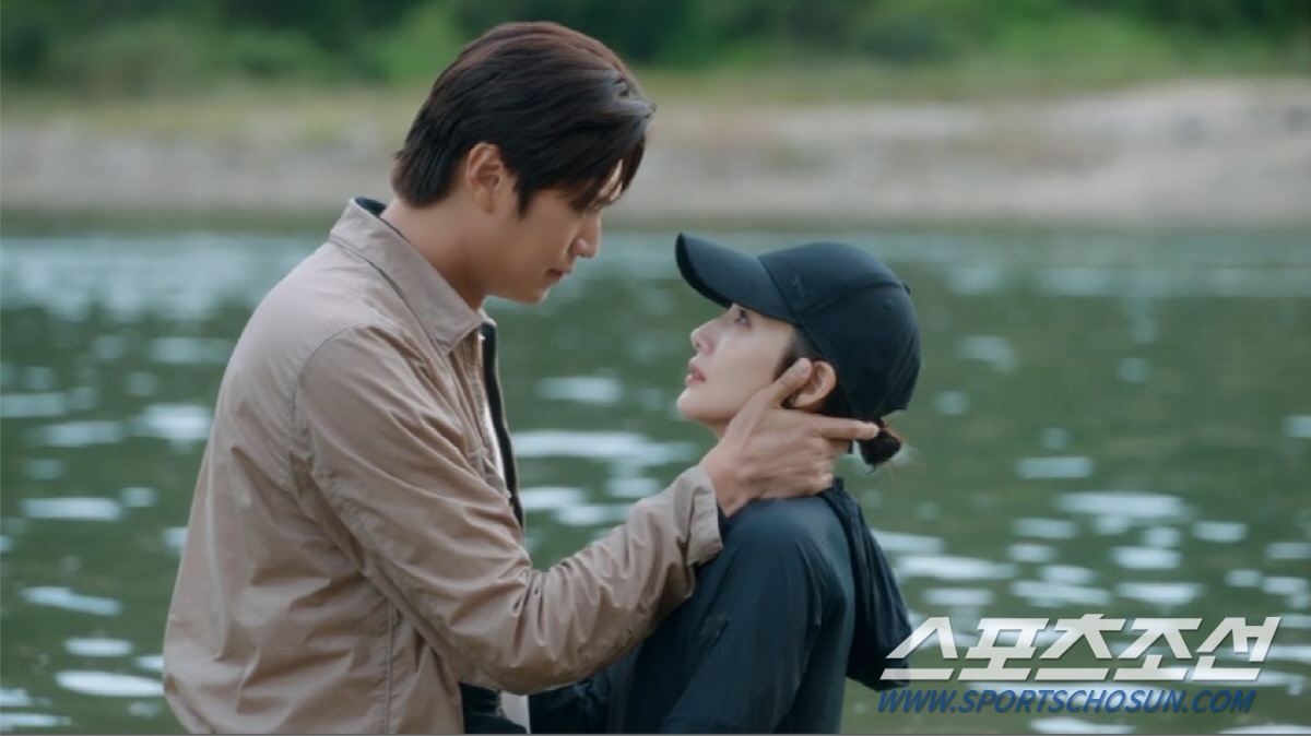 [이정혁의 수다톡톡]"男배우는 거들뿐". 박민영·이지아·이하늬, '센 언…