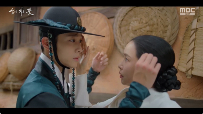 이하늬, 이종원과 묘한 분위기♥..."괜히 들었어" 신경쓰이기 시작한 두…