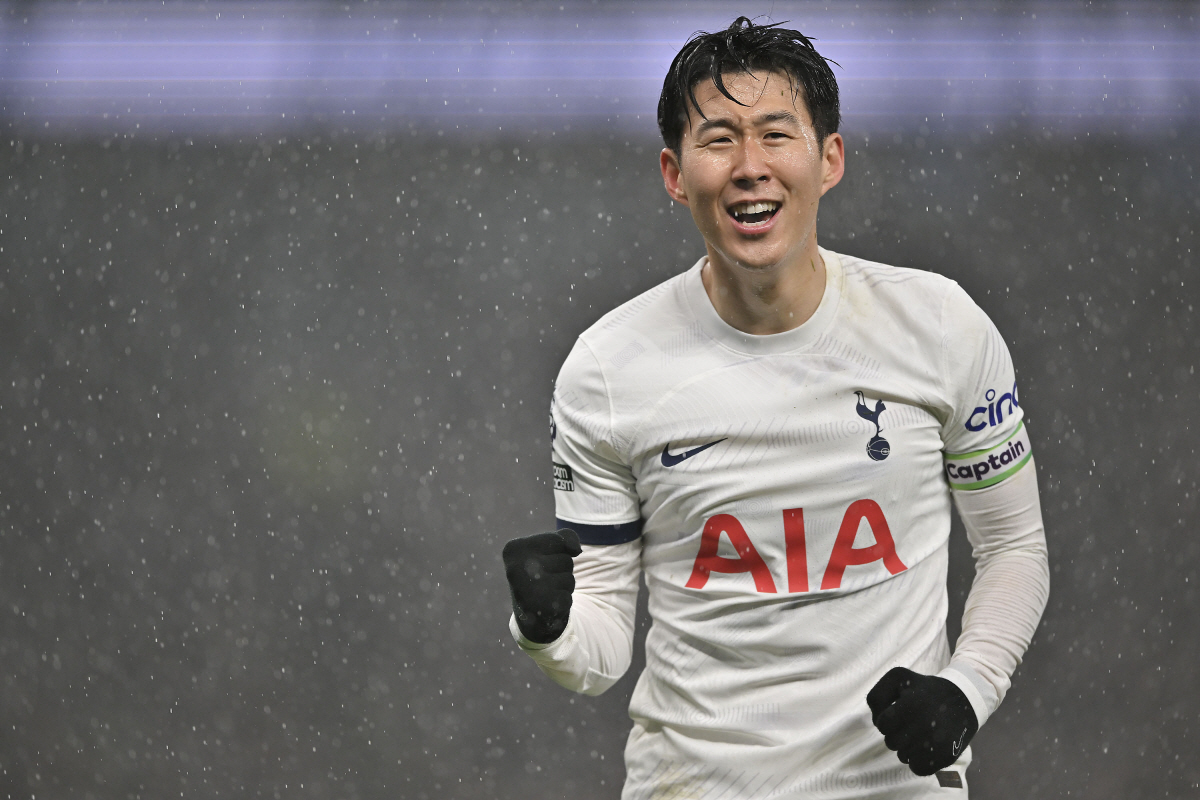 '손흥민-이강인이 한 팀에?' PSG, 역대급 코리안 듀오 결성 도전하나…