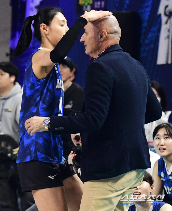 김연경, 15년만의 V리그 우승을 향해…'공격종합 2위→득점·리시브 5위…