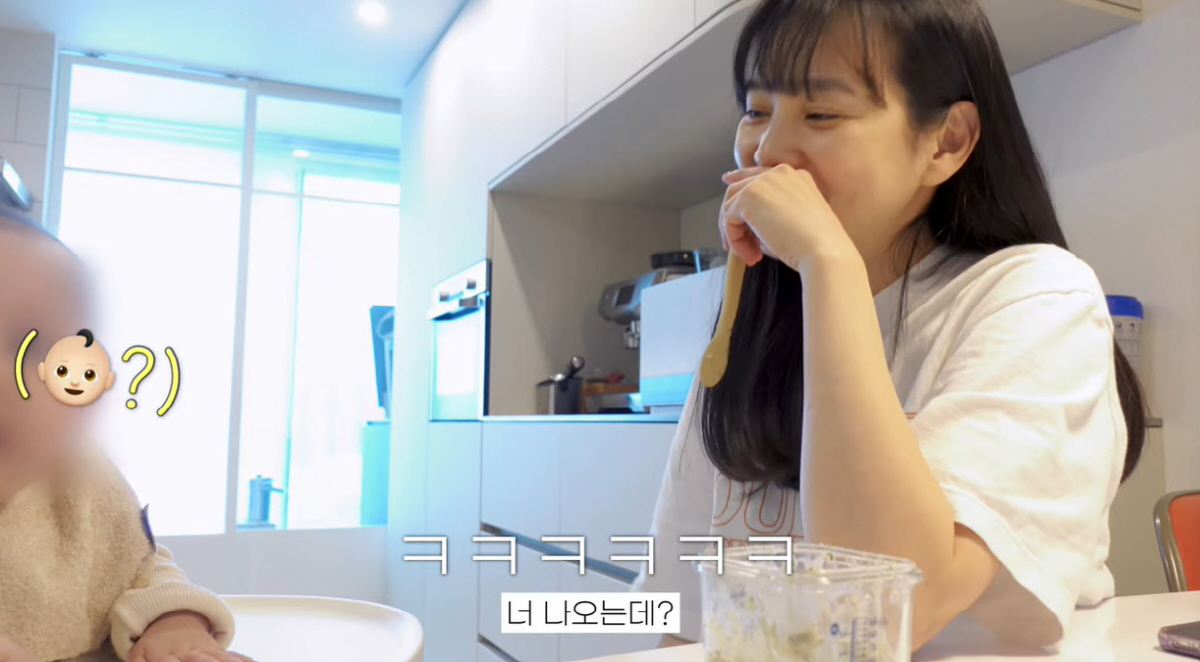 '김무열♥' 윤승아, 카메라에 의식하는 子에 폭소 "분량 찾아 먹나" (…