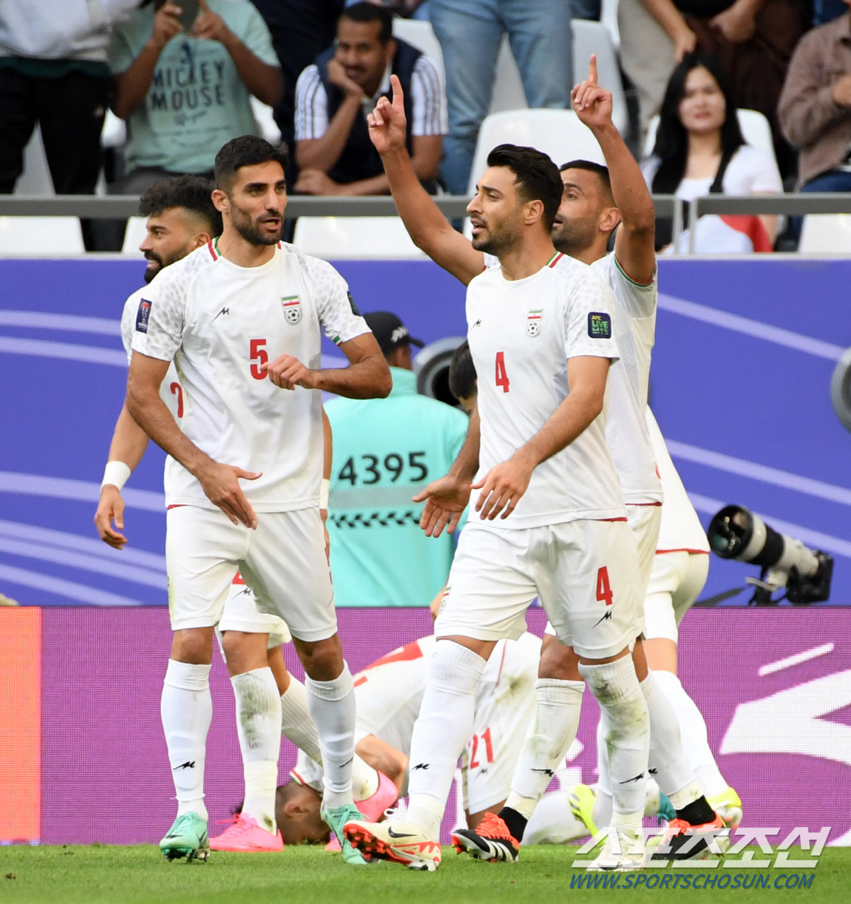 [카타르NOW]"박수 주세요!" 기적 쓴 이란의 축제, 감독→선수 기자회…