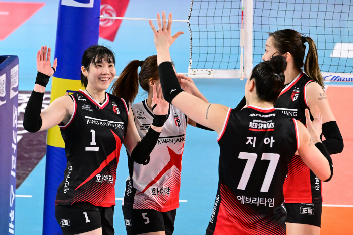 "1R 느낌 난다"더니…'메가 폭발' 정관장, 현대건설 잡았다! 풀세트 …