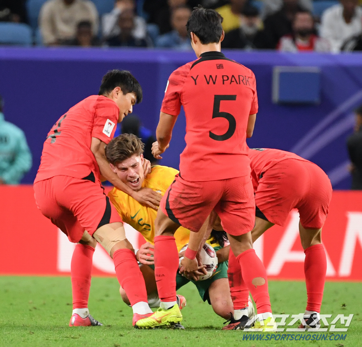 A대표팀도, B 뮌헨도 KIM 공백 초비상! '4강 결장' 김민재. B …