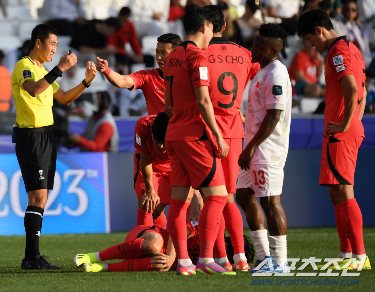 [아시안컵]'김민재 경고트러블 원인제공' 中 마닝 주심, 결승 올라가면 …