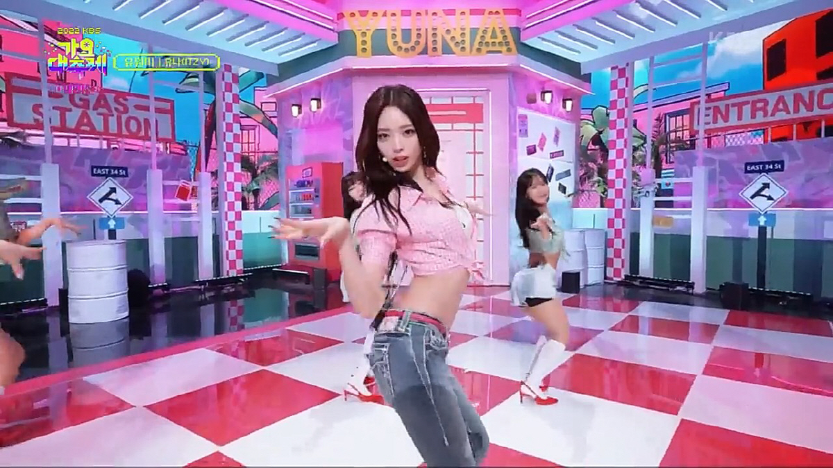 [SC줌人] '골반女神' 유나, 논란 박살낸 자신감…서인영→설현 '골반미…