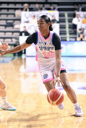 '5명이 두 자리 득점' 삼성생명, 연장 혈투 끝에 우리은행 꺾고 2연승