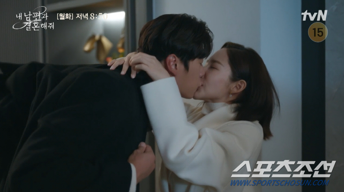 나인우, '격렬 키스' 하던 박민영 내쫓아. "난 사랑하기 적합한 사람 …
