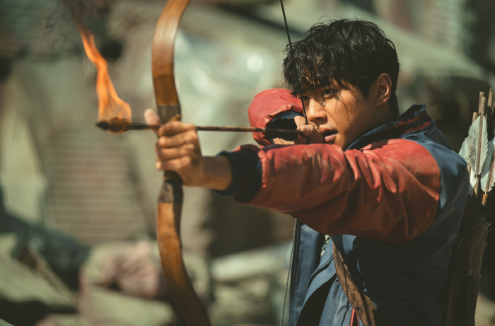 [SC인터뷰] "마동석 축하에 얼떨떨"…얼굴 갈아끼운 이준영, '황야'로…