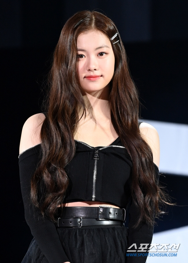[종합] 김가람, 7일 르세라핌 탈퇴 후 첫 공식석상…'학폭 의혹' 입 …
