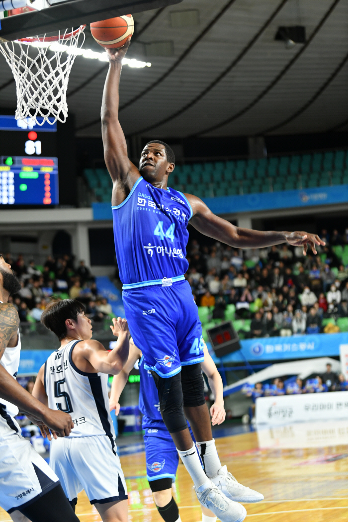 '평균 29.6점' 가스공사 니콜슨, 4라운드 MVP 등극