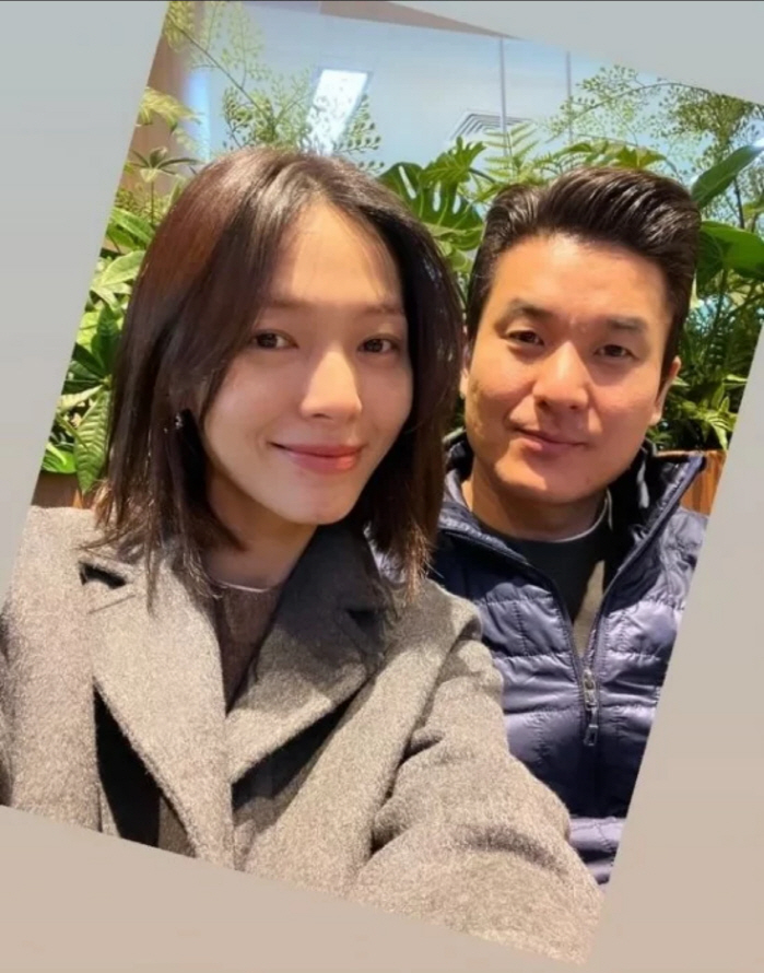 '첫 부부여행' 떠난 선예, 훈훈한 선교사 출신 남편과 다정한 투샷