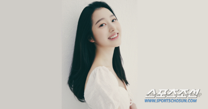 장다아, '동생 장원영'과 다른 동양적 미모로 차별화…얼마나 예뻐 벌써 …