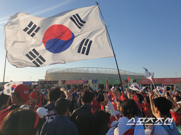 [아시안컵현장]'자랑스러운 우리 조국! 대~한민국' 경기 전부터 한국 축…