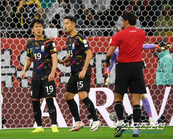 [카타르ON]'괴물수비수' 김민재 없다고 '와르르' 몰락, 韓 축구의 씁…