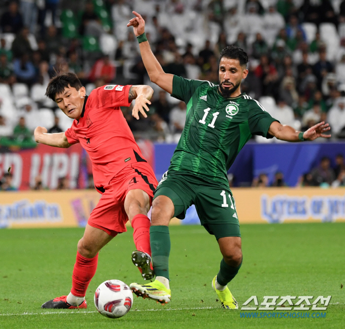 [카타르ON]'괴물수비수' 김민재 없다고 '와르르' 몰락, 韓 축구의 씁…