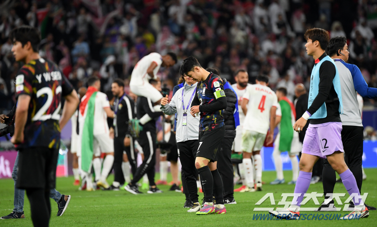 "괜찮아, 울지마!" ★들, 4강 탈락 태극전사 향한 '격려와 위로'[S…