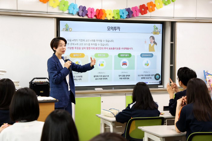 Visa, 청소년 금융교육 지원…자체 개발 '월드 파이낸셜 풋볼' 게임 …