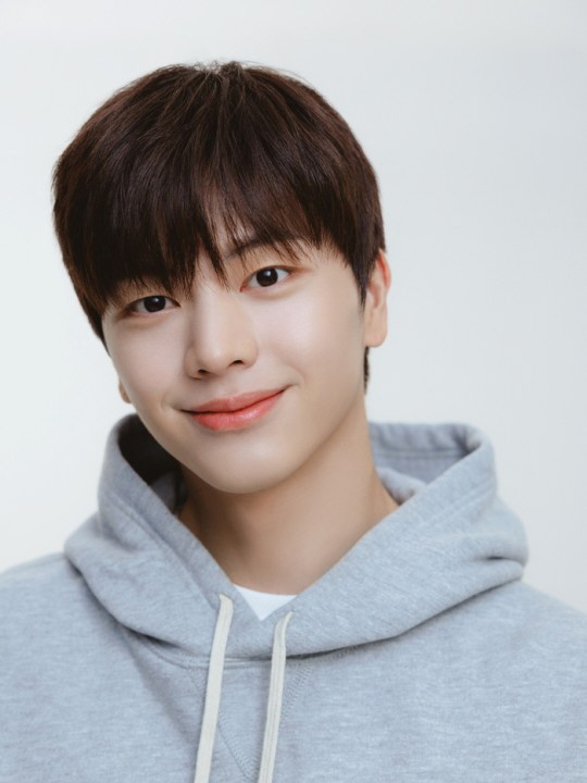 육성재 측 "허위 사실 유포, 사생활 침해 더 이상 묵과할 수 없어" […