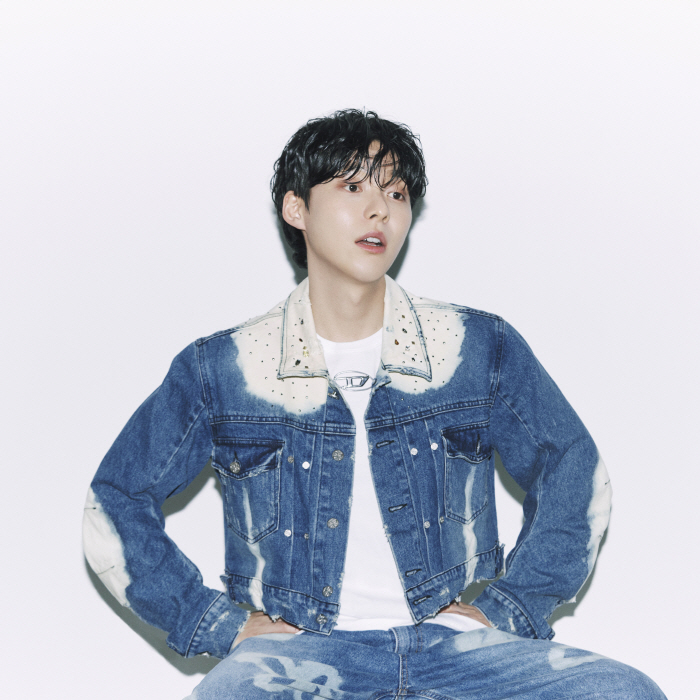 우진영, 오늘(7일) 새 EP '돈트 워리 비 해피' 발표…"항상 행복 …