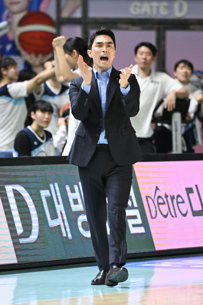 [WKBL 현장인터뷰] 구나단 신한은행 감독 "독보적인 박지수, 어떻게 막아야 하나?"