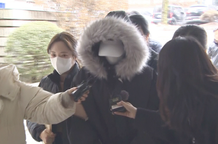 [단독]"반려견 안고 있던 이유는"...'만취사고' DJ예송, 옥중 사과…