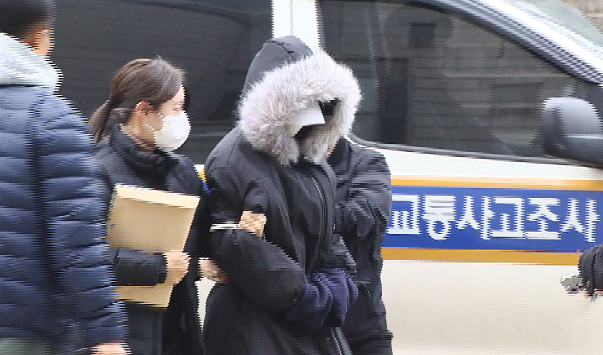 [단독]"반려견 안고 있던 이유는"...'만취사고' DJ예송, 옥중 사과…