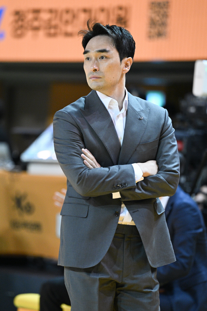 [WKBL 패장코멘트] 구나단 신한은행 감독 "다음 숙제는 박지수 득점 20점대로 줄이기다"