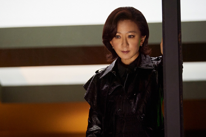 [SC인터뷰] '컬러렌즈→화려한 의상' 소화…'데드맨' 김희애의 한계 없…