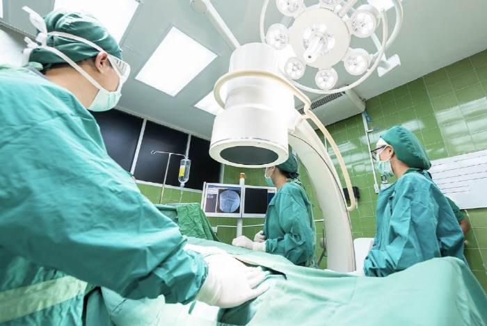 필수과 전공의 3명 중 1명 '빅5' 병원 근무…의대정원 확대 효과 의문