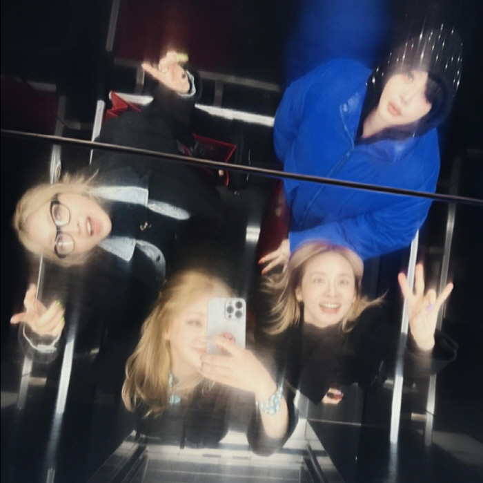 씨엘→공민지까지…2NE1, '컴백' 기대케 하는 완전체 모임