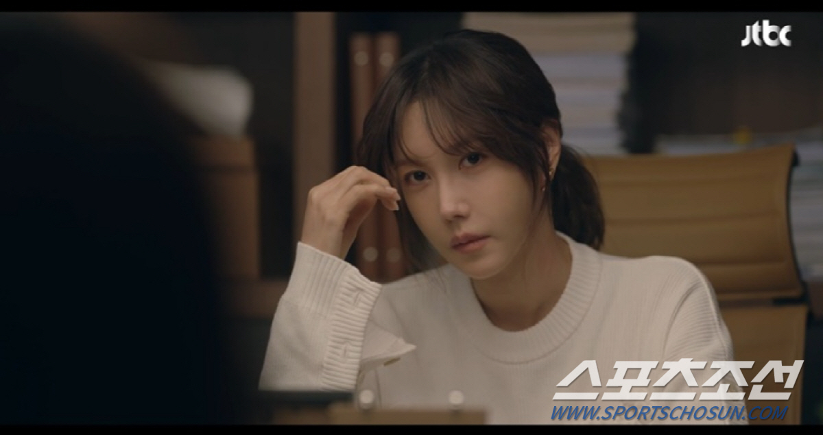 [SC리뷰]이지아, 전남편 아내와 손잡고 빌런 퇴치 나서…엉성 스토리면 …