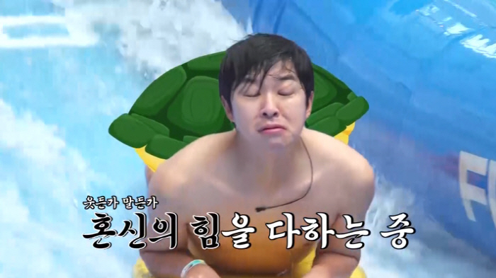 ♥김지민도 알까…김준호, 골반라인 드러나는 노출 수영복 "나만의 놀이"(…
