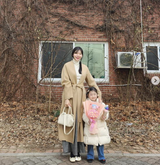 '임신 4개월' 이다은 "코트 벨트 자꾸 풀려" D라인 변화 실감
