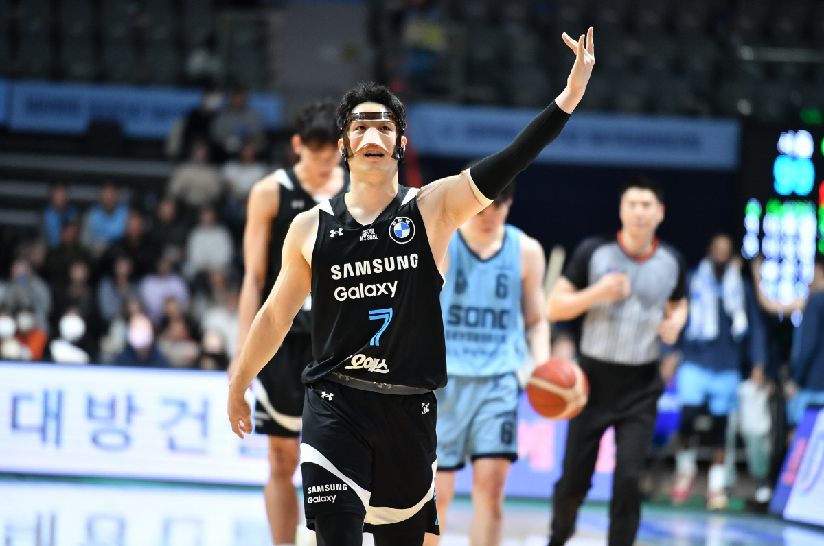"배스 24점X문성곤 17점" KT, 1위 DB잡고 파죽의 4연승...삼…